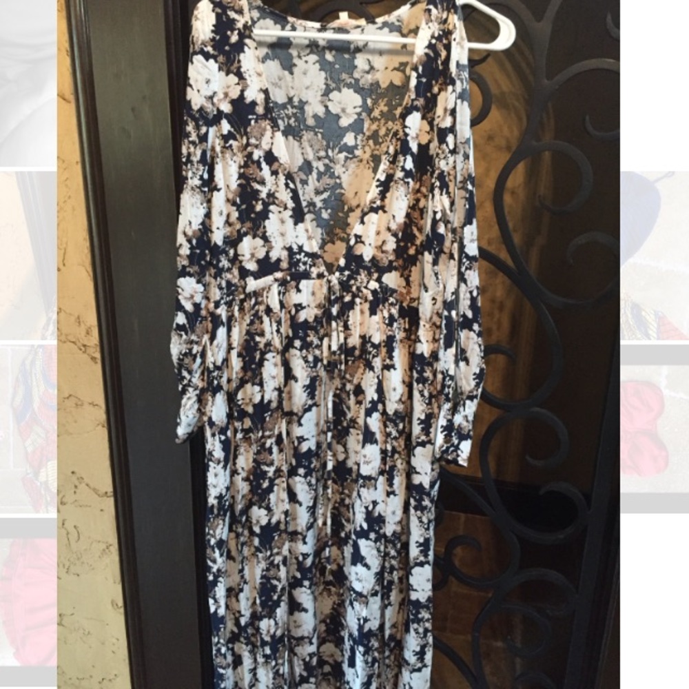 Floral dress, Low V Neck, Size:Small